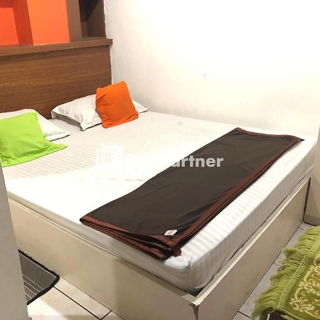 Seungit Syariah Inn Tebet Mitra Reddoorz Джакарта Екстериор снимка