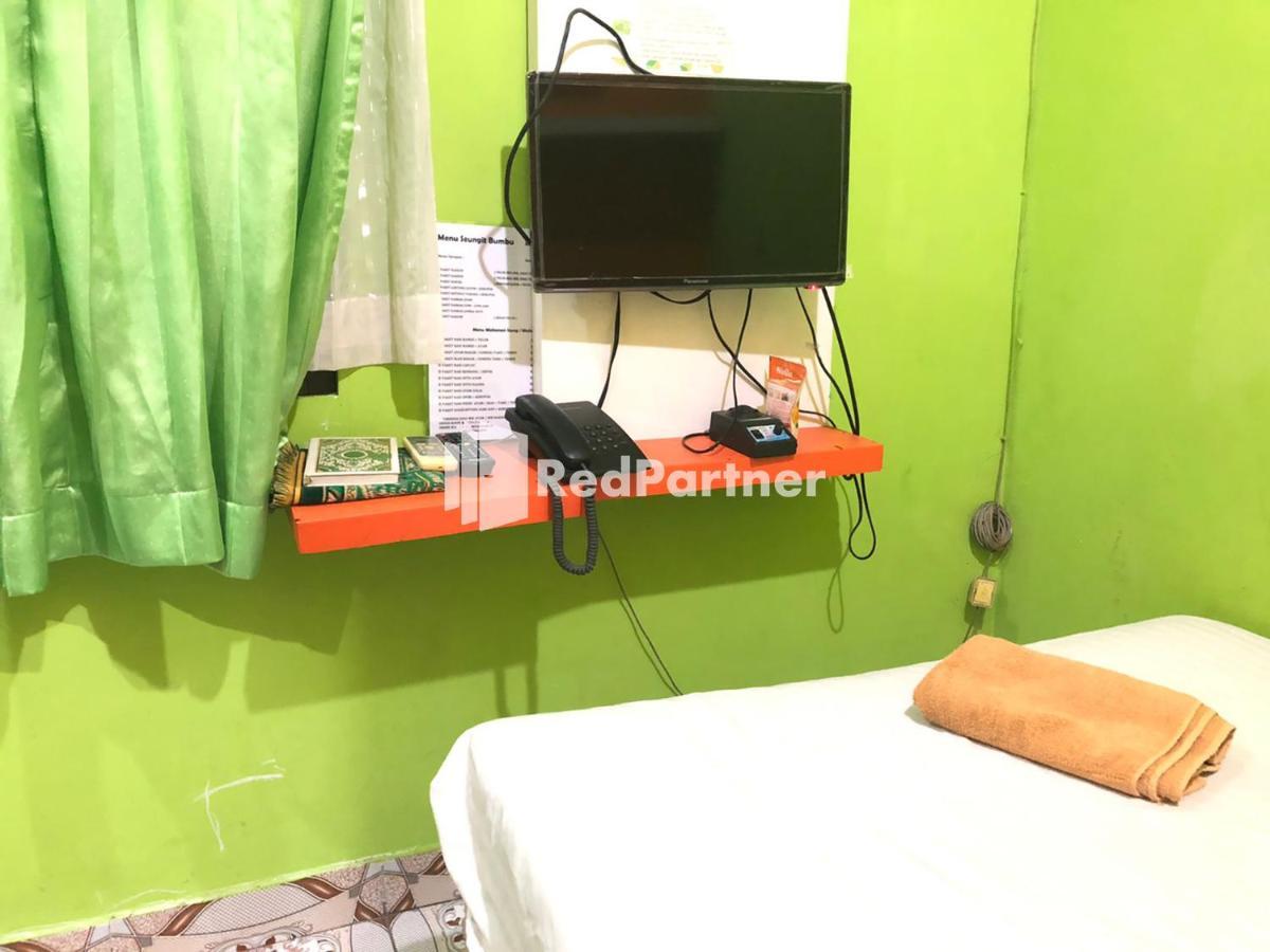 Seungit Syariah Inn Tebet Mitra Reddoorz Джакарта Екстериор снимка