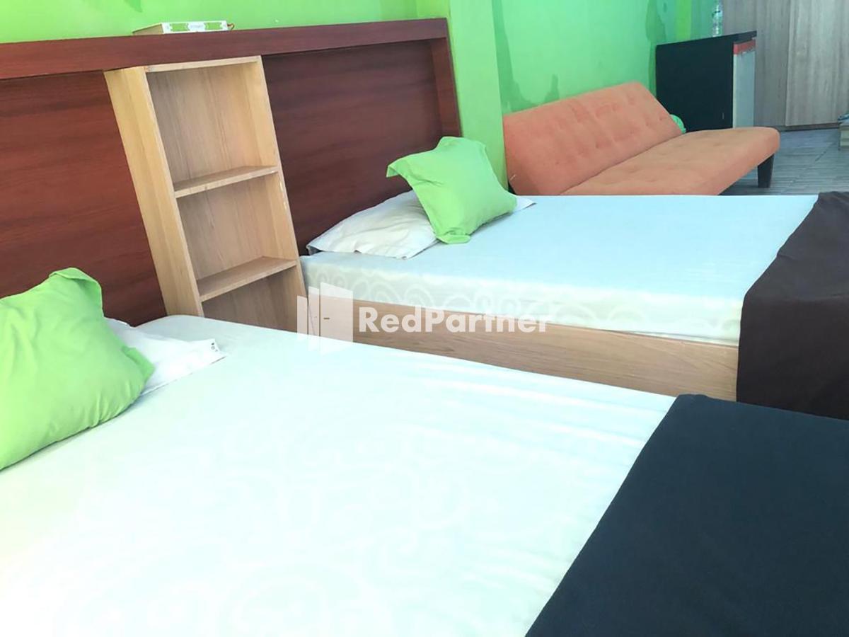 Seungit Syariah Inn Tebet Mitra Reddoorz Джакарта Екстериор снимка