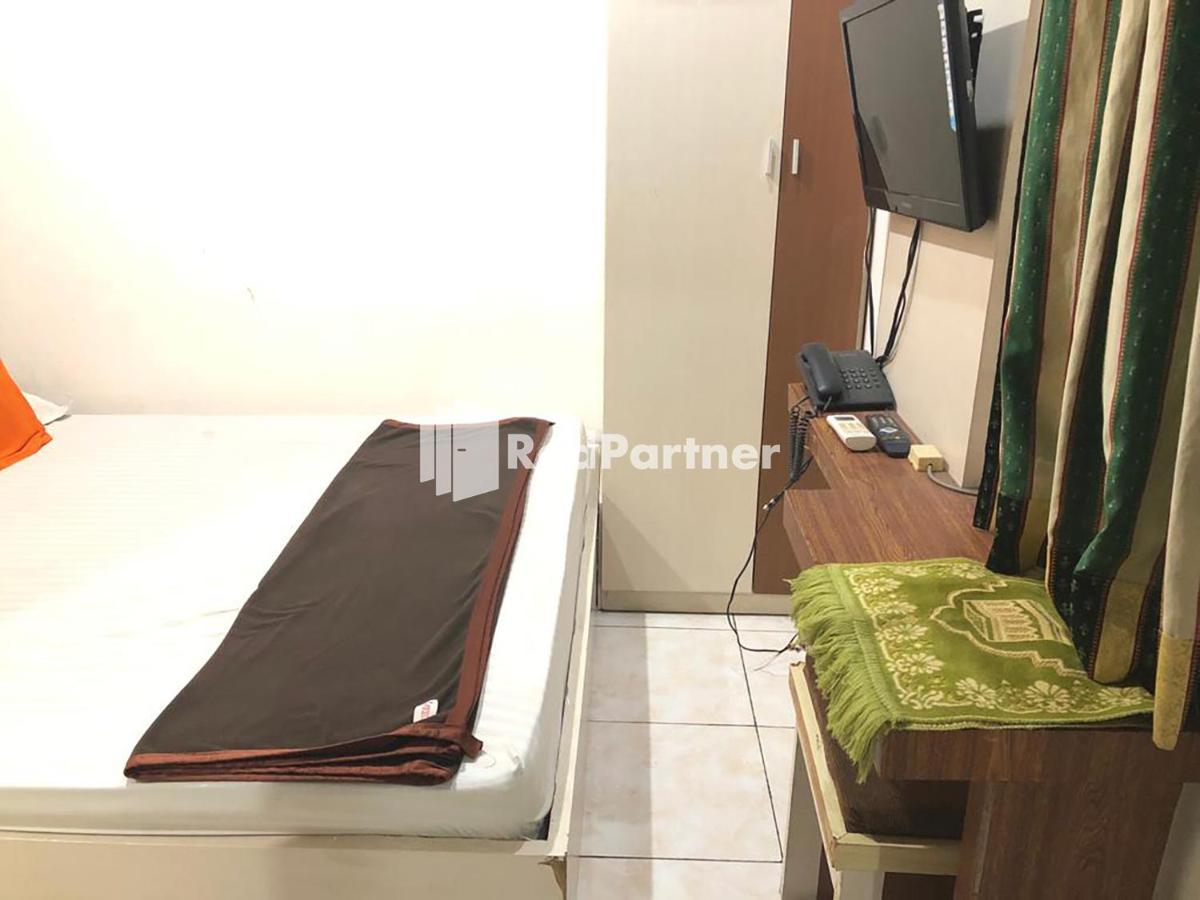 Seungit Syariah Inn Tebet Mitra Reddoorz Джакарта Екстериор снимка