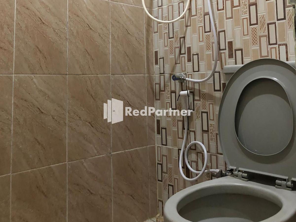 Seungit Syariah Inn Tebet Mitra Reddoorz Джакарта Екстериор снимка
