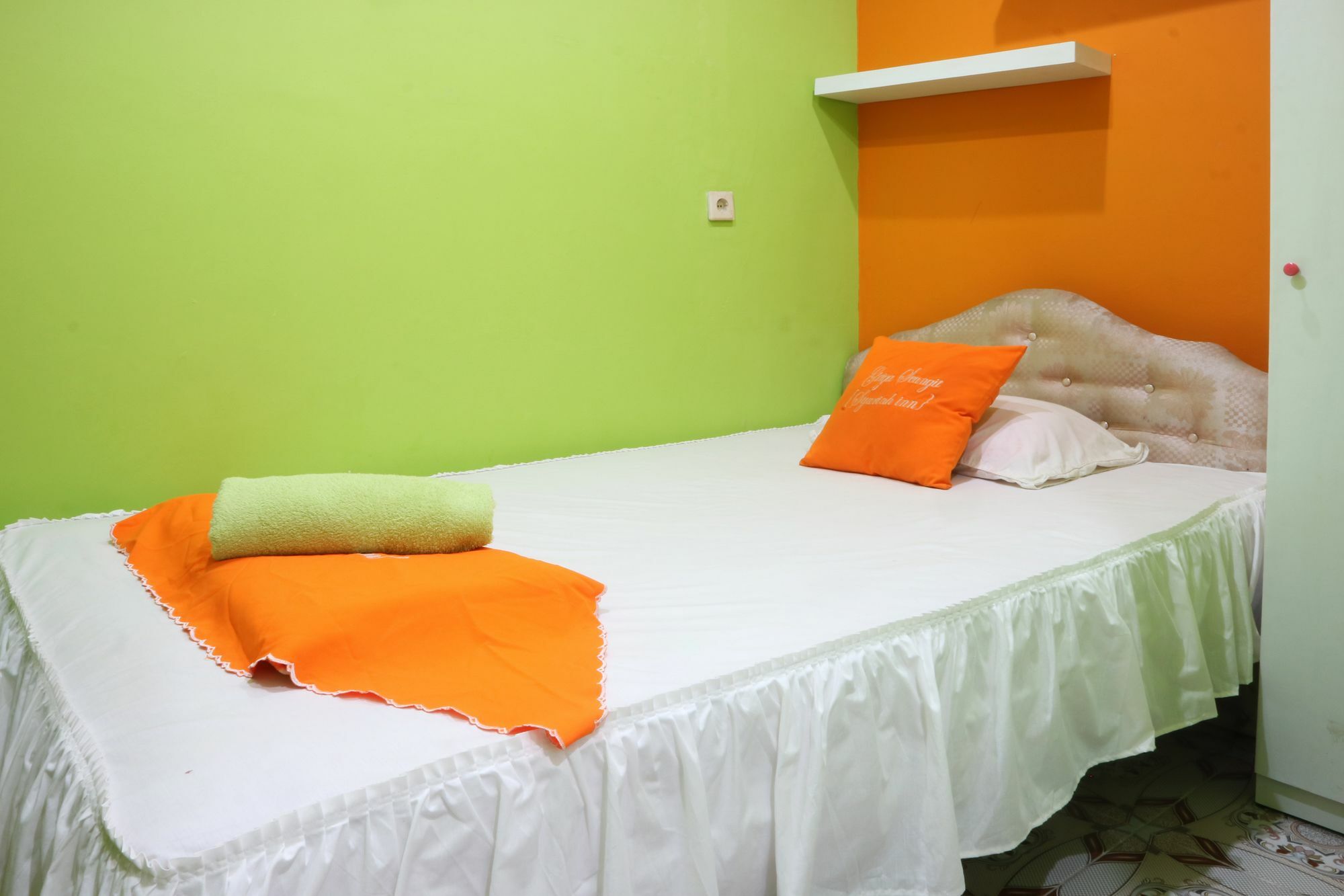 Seungit Syariah Inn Tebet Mitra Reddoorz Джакарта Екстериор снимка